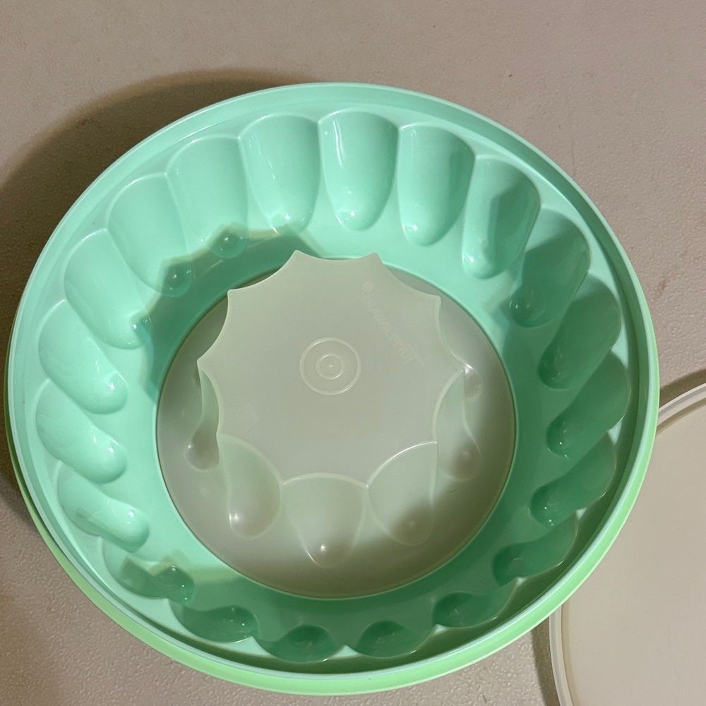 Vintage Tupperware Jello Mold - Picture 2 of 6